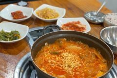 무조건 밥 비비게 만드는 마성의 국물, 서울 해장원탑 김치찌개 맛집 5