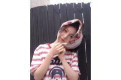 “심쿵 유발 비주얼” 신예은 레드 라인 포인트로 살린 상큼 발랄 데일리 룩의 정석