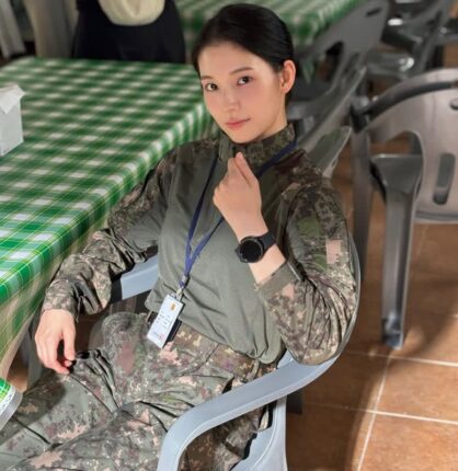 현재 너무 예쁘고 멋있어서 전국민이 열광중인 미모의 여군 중위