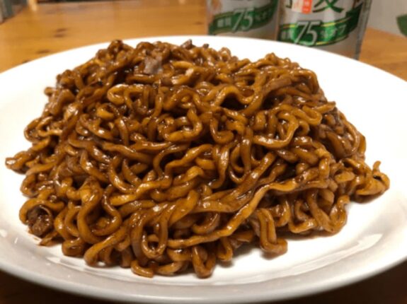 짜파게티에 “이 소스” 꼭 넣으세요 중식집 주방장도 놀란 감칠맛이 나옵니다.