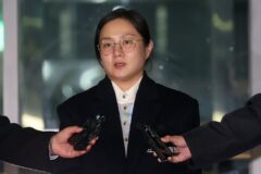 ‘갑질·불법시술 의혹’ 박나래, 3차 경찰 소환…9시간 조사 완료
