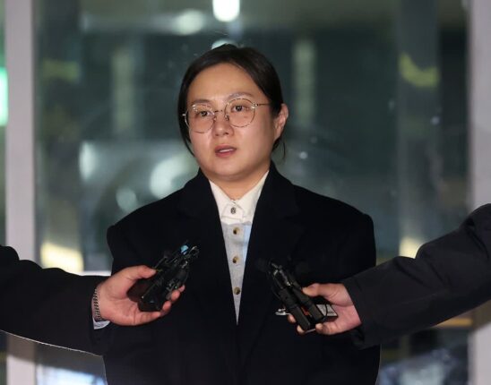 ‘갑질·불법시술 의혹’ 박나래, 3차 경찰 소환…9시간 조사 완료