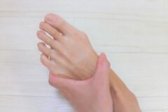 “근육통 아닙니다” 갑자기 발에 ‘이런 증상’ 찾아온다면 뇌졸중 의심하세요.