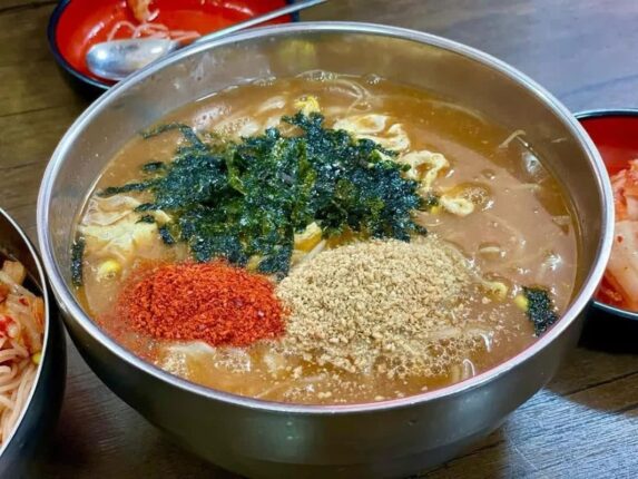 5000원 한 장이면 배터지게 먹는 전국 가성비 맛집 5