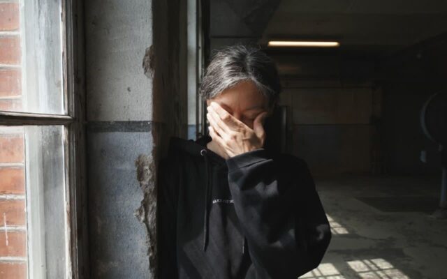 “정 때문에 못 끊었다..” 65세 이후 가장 후회하는 인간관계 1위
