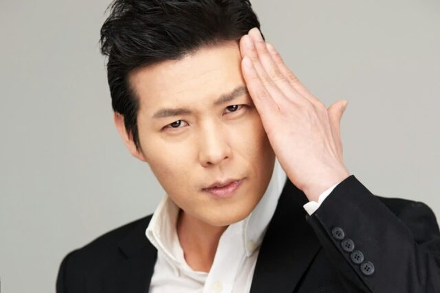 5살때 이혼하고 사라진 친모 찾기 위해 배우가 됨