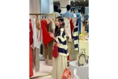 기은세, 쇼핑도 화보처럼…감각적인 패션 센스 눈길