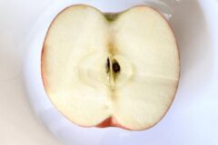 아침 공복 사과에 “이 음식” 같이 먹으면 혈당 낮추고 살까지 확 빠집니다.