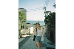 성해은, 바다 앞에서도 빛난 청량한 데일리룩