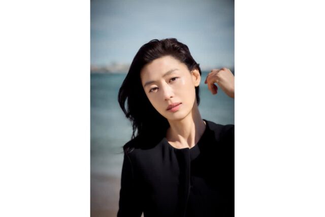 [포토&] 칸 홀린 전지현·구교환…K좀비 ‘군체’ 5분 기립박수 터졌다