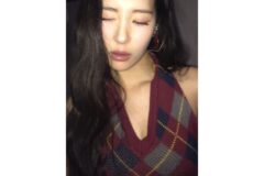 “레전드 비주얼” 선미의 프레피룩 스타일링 화제