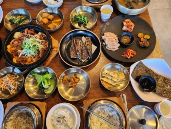 ‘반찬이 끝이 없네’ 입이 떡 벌어지는 한정식 맛집 5