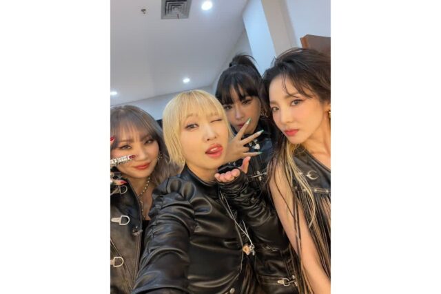 2NE1, 불화설 딛고 17주년 완전체 축하…산다라박 단체 사진 공개