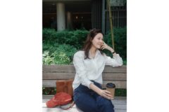 “꾸안꾸의 정석” 김하늘의 여유로운 카페 감성