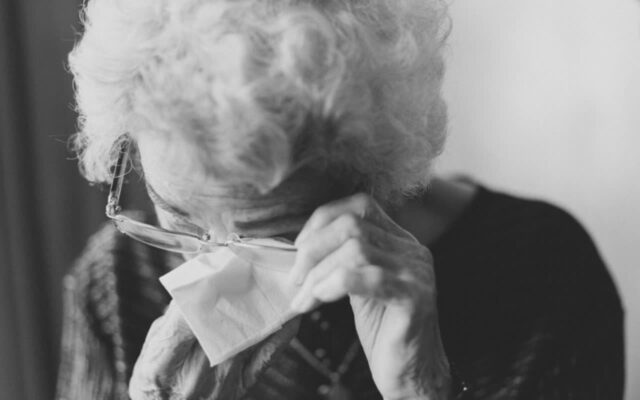 “가난도 자식도 필요없다..” 80살 넘어 사람이 가장 많이 하는 후회 1위