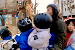 “주부 아빠” 네 남매 전업주부 다룬 다큐 영화 ‘반칙왕 몽키’
