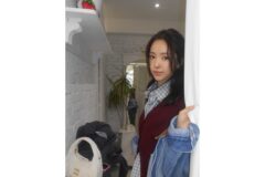 “역시 사복 장인” 손나은의 감각적인 레이어드 패션