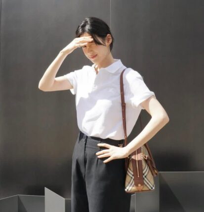 형님 브랜드 버버리도 결국 변했네.. 다 덜어낸 ‘버버리가방’