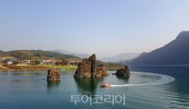 충북 단양, 남한강 물길 따라 펼쳐지는 절경 명소