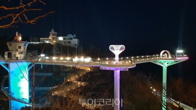 파란 바다와 도깨비 전설 품은 여행지 동해시