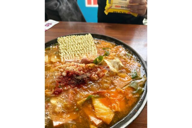국물에 녹아든 햄 맛! 따라할 수 없는 부대찌개 전설 맛집 5