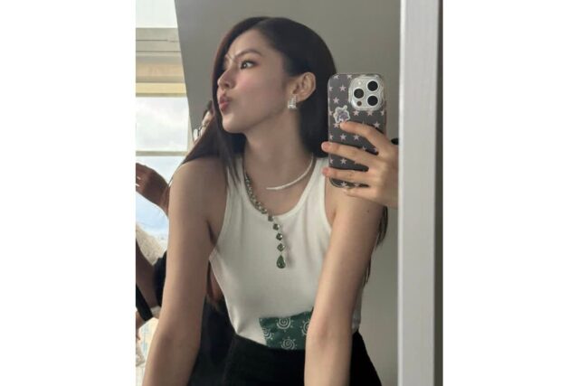 (생각보다 많이 검소해) 착용템 줄줄이 품절시키는 연예인