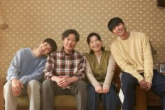 뻔한 신파라고 극장에서는 외면받더니 넷플릭스에선 일주일째 1위 기록 중인 이 영화