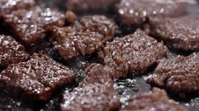 “소고기 사 먹을 돈 아끼세요..” 나이 들어 가늘어지는 하체 근육 빠르게 채우는 음식