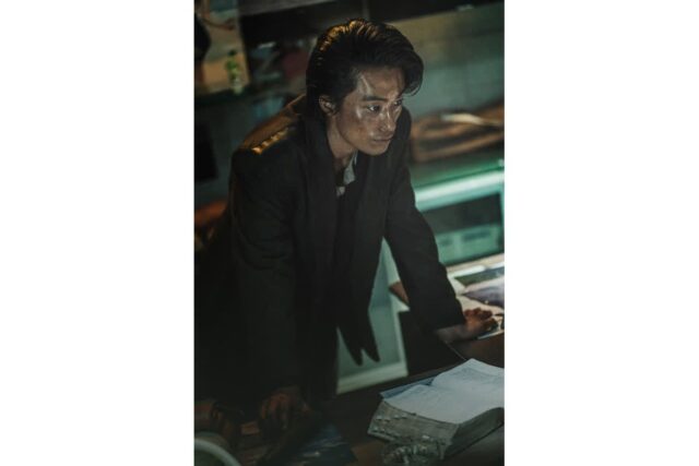 벌써 네 번째 협업, 연상호가 발견한 구교환의 얼굴들