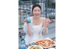 성해은, 화이트 원피스로 완성한 청순 여름 무드