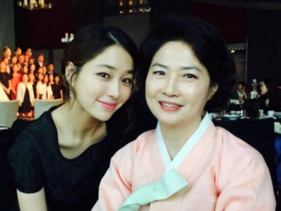 이민정 어머니의 미모 공개