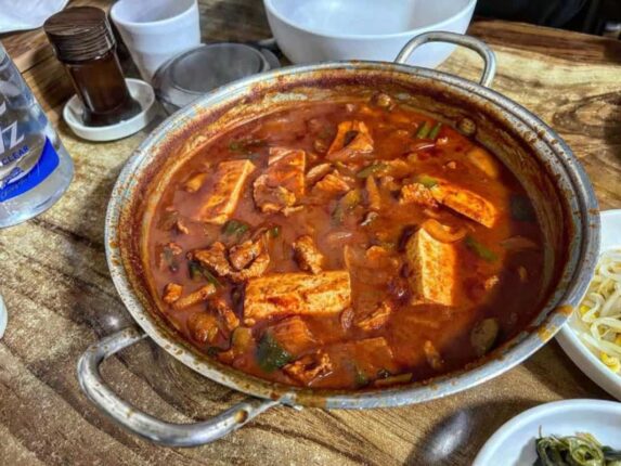 끓일수록 깊은 맛이 우러나오는 돼지찌개 맛집 5