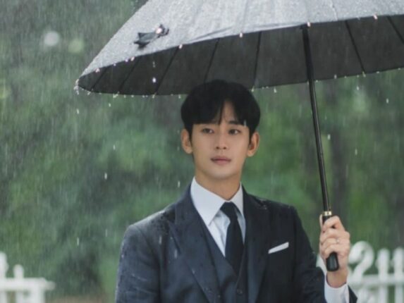 김수현 600억 차기작과 함께 복귀 가능할까