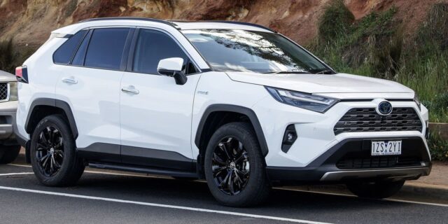 “기름값 걱정 끝” 토요타 RAV4 하이브리드, 실연비가 놀랍다