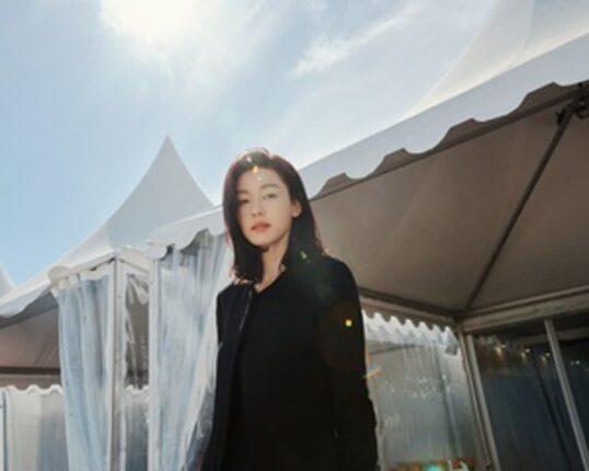 [인터뷰] 11년 만의 선택… 전지현, 기꺼이 ‘군체’ 뛰어든 이유