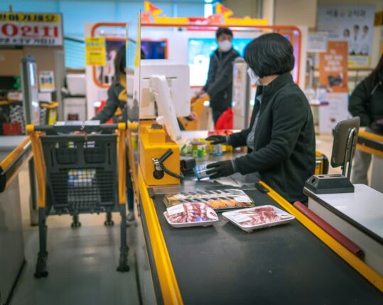 “마트 계산원이 말하지 않는..” 알뜰하게 장보는 꿀팁 3가지