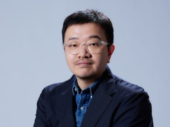 [인터뷰] 혐오 아닌 애정… 연상호가 ‘군체’에 담은 인간 군상