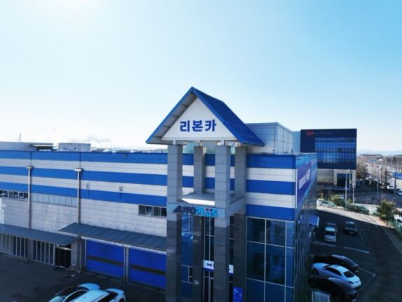 “국내 중고차 업계 유일” 리본카 오토플러스, ‘독일 티유브이슈드’ 인증 7년 연속 획득 쾌거