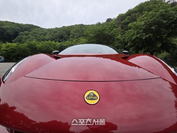 계획대로 되지 않는 아찔한 매력, 내연기관의 화려한 피날레 ‘에미라’ [원성윤의 가요타요]