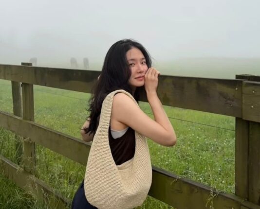 와 가격 이거 맞아? 실물 보면 눈 돌아가는 여배우 ‘여름 기본템’