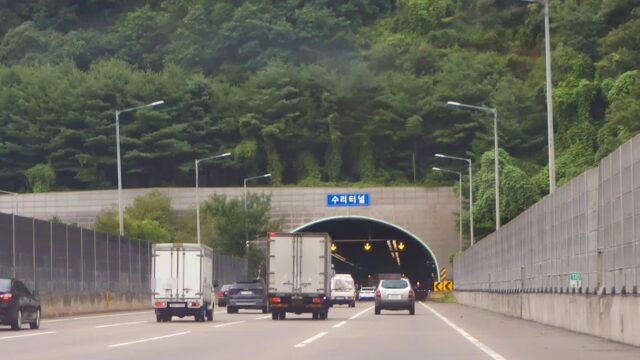 “운전자분들 90%가 안지킵니다” 터널 들어가기전에 꼭 눌러야 하는 ‘이 버튼’