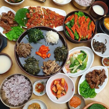 쌉싸름한 어른의 맛! 이 맘때 꼭 먹어줘야 하는 더덕 맛집 4