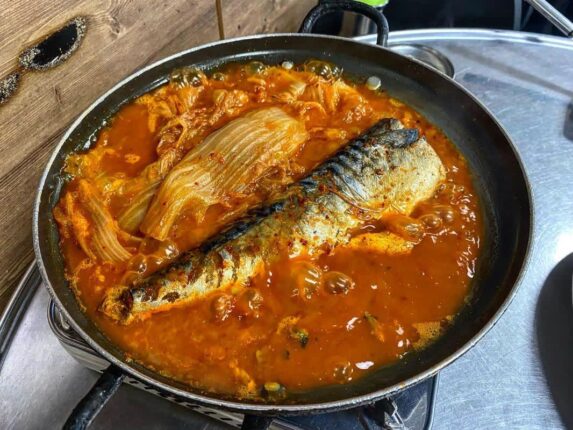 BTS도 반한 고등어김치찜의 매력! 밥 한 공기 뚝딱 하는 고등어김치찜 맛집 5