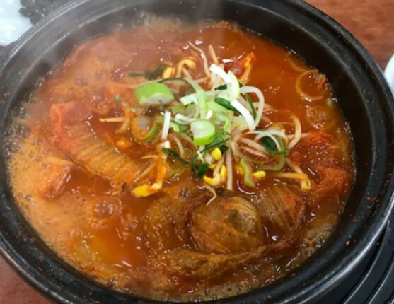“조미료 다 빼세요” 김치찌개 장인이 공개한 국물맛 3배 높이는 ‘이 재료’