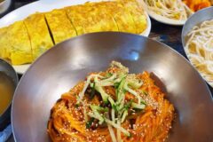 새콤달콤매콤 한 젓가락에 행복이 딸려오는 전국 비빔국수 맛집 5