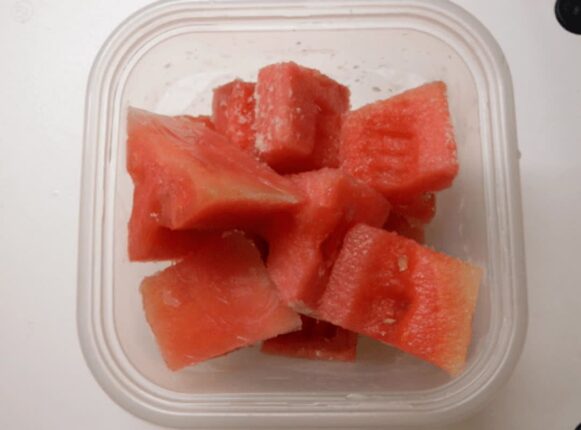 수박 냉동시켜서 “이렇게” 만드세요 비싼 호텔 디저트보다 더 맛있습니다.