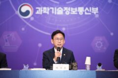 AI 3강 달성했지만…배경훈 “이젠 프론티어급 도전할 때”