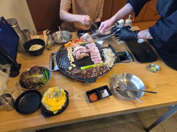 반찬셀프바있는 구디고기집, 월화식당