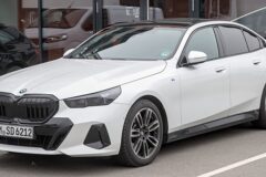 “다시 시동 건다” 신형 BMW 5시리즈, 그랜저 위협한다
