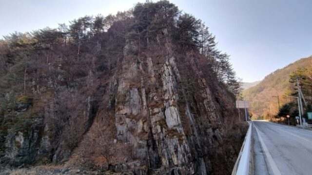 “1.5km에 달하는 암석층에 감탄했어요”… 세월의 흐름을 품은 강원 금천골 석탄층 명소